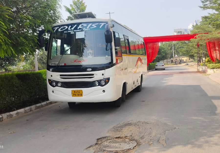 23 Seater Luxury Bus 